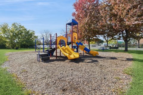 Tiny photo for 1633 N Windsor Drive #113, Arlington Heights, IL 60004 (MLS # 12506315)