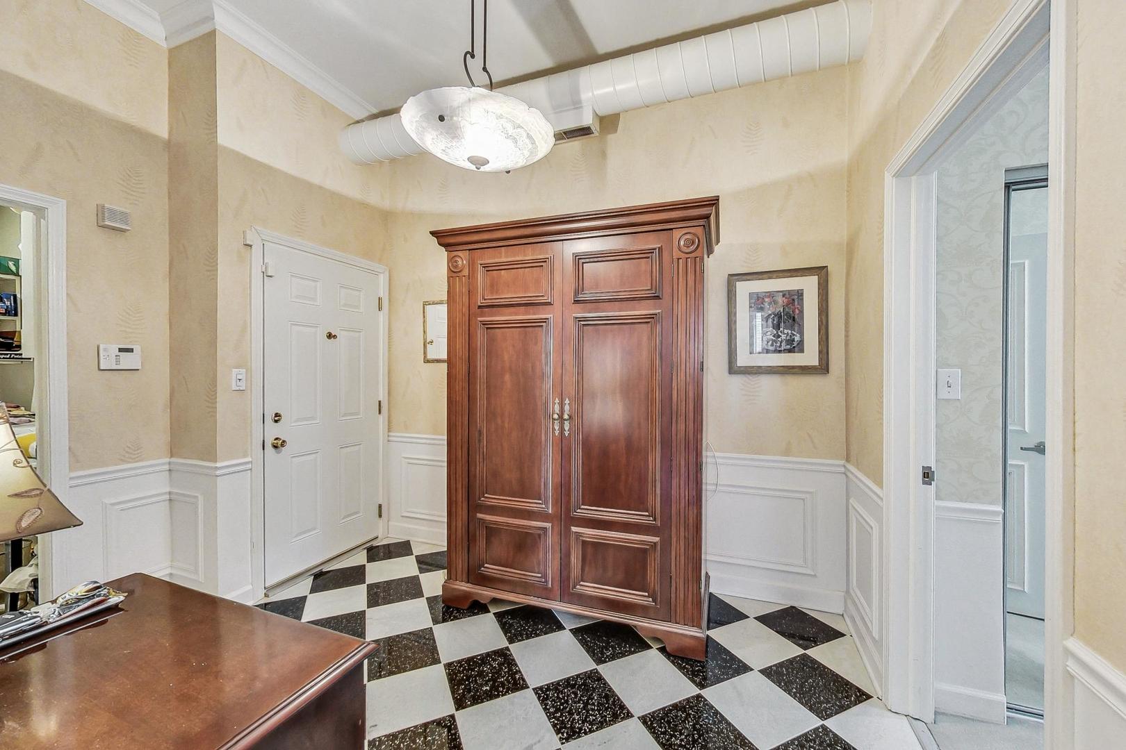 1016 W Madison Street W 4S