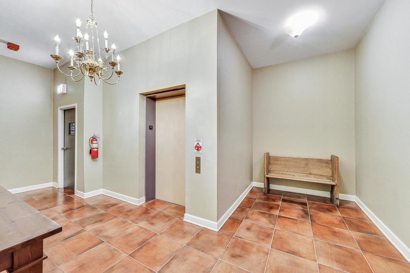 1016 W Madison Street W 4S