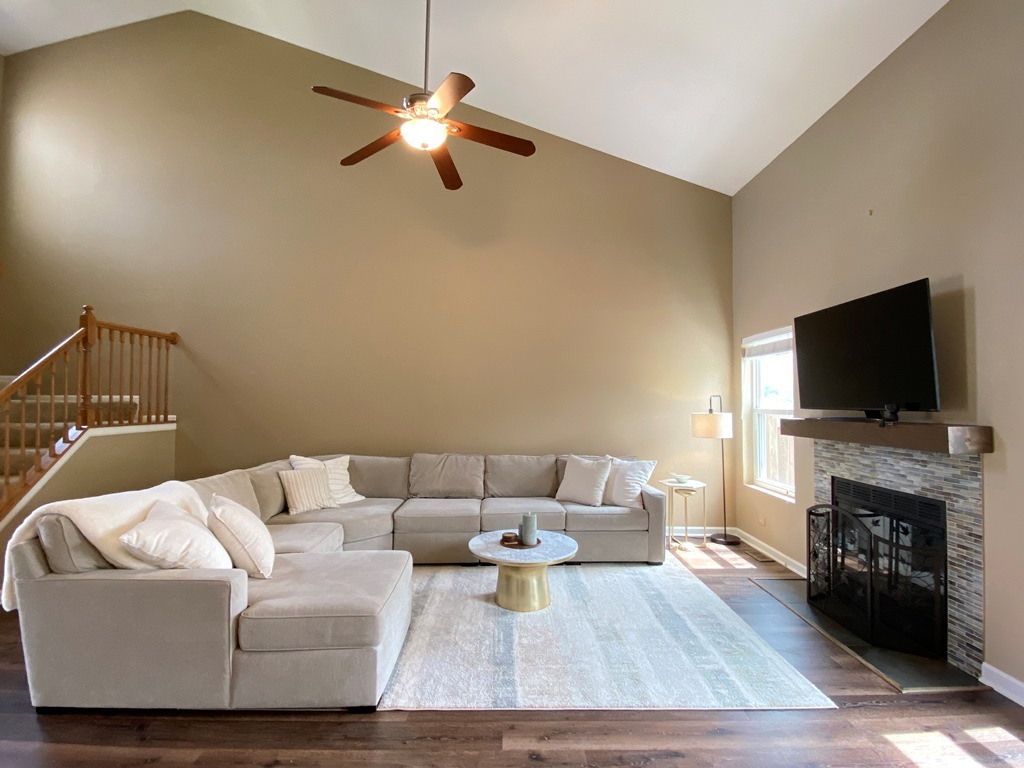 1073 Georgian Place 1073