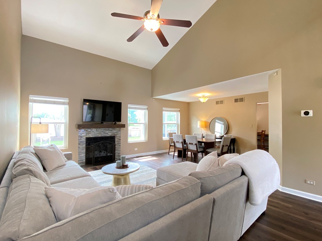 1073 Georgian Place 1073