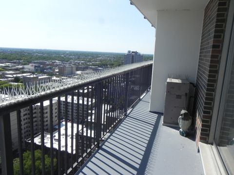 Tiny photo for 5855 N Sheridan Road #24E, Chicago, IL 60660 (MLS # 12467413)