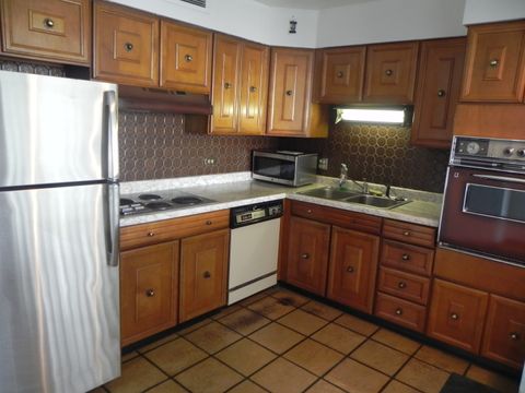 Tiny photo for 5855 N Sheridan Road #24E, Chicago, IL 60660 (MLS # 12467413)