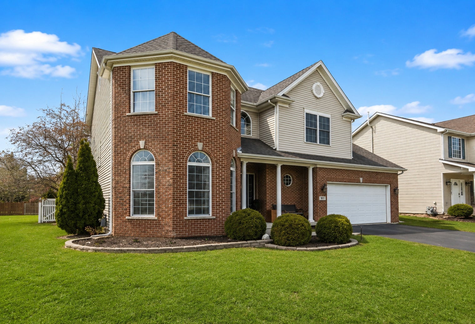 911 E Butterfield Circle