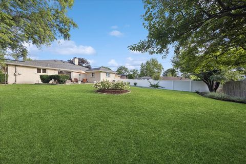 Tiny photo for 5811 Longview Drive, Countryside, IL 60525 (MLS # 12520937)