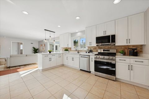 Tiny photo for 5811 Longview Drive, Countryside, IL 60525 (MLS # 12520937)