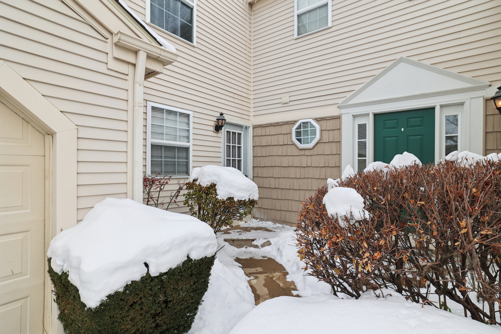 861 VILLAGE Circle 861