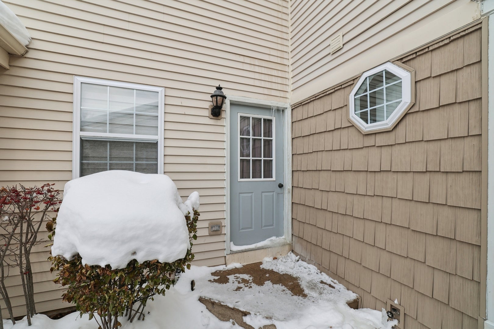 861 VILLAGE Circle 861