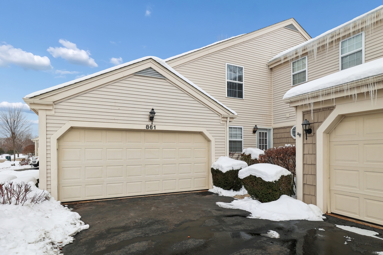 861 VILLAGE Circle 861