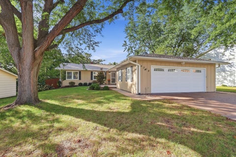Photo of 4308 Wittman Drive, Davenport, IA 52806 (MLS # 12739251)