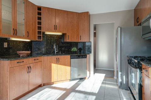 Tiny photo for 76 Willow Parkway, Buffalo Grove, IL 60089 (MLS # 12584177)