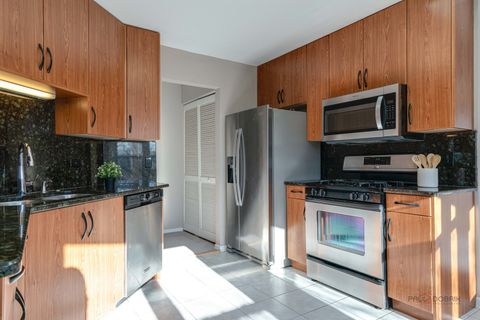 Tiny photo for 76 Willow Parkway, Buffalo Grove, IL 60089 (MLS # 12584177)