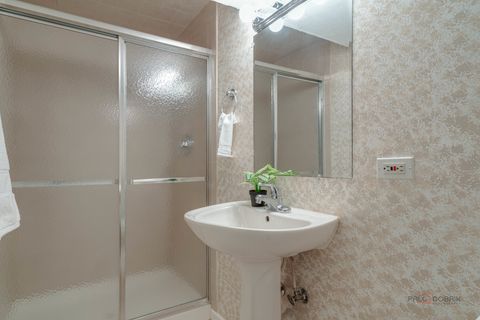 Tiny photo for 76 Willow Parkway, Buffalo Grove, IL 60089 (MLS # 12584177)