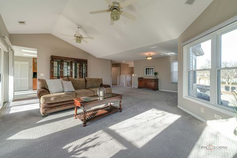Tiny photo for 76 Willow Parkway, Buffalo Grove, IL 60089 (MLS # 12584177)