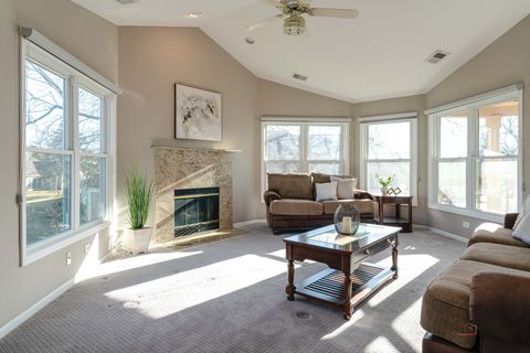 Tiny photo for 76 Willow Parkway, Buffalo Grove, IL 60089 (MLS # 12584177)