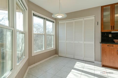 Tiny photo for 76 Willow Parkway, Buffalo Grove, IL 60089 (MLS # 12584177)