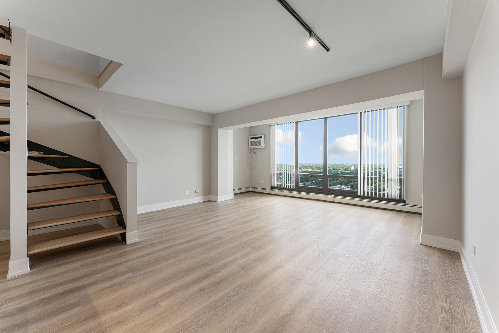 6166 N Sheridan Road 20A