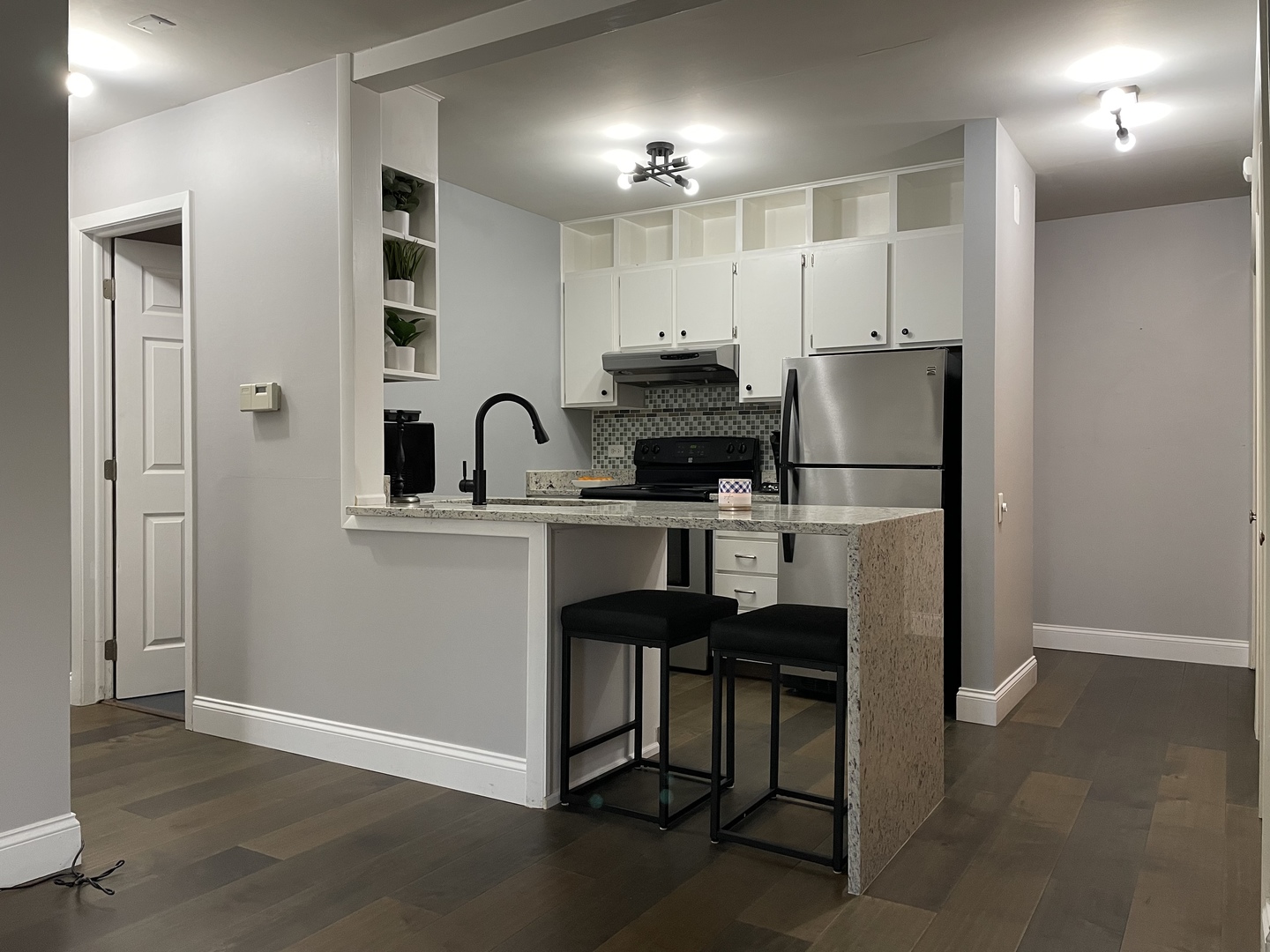 808 E Hillside Avenue 0