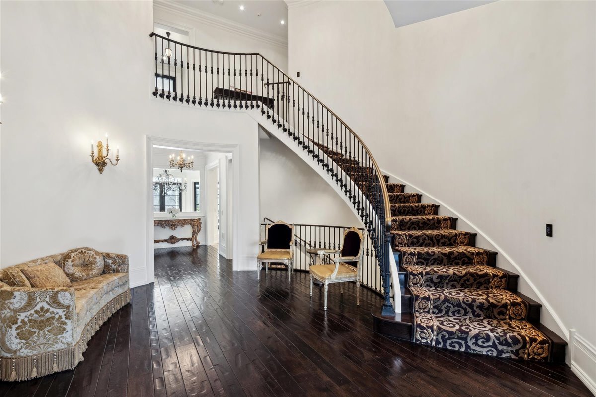 2214 Churchill Lane