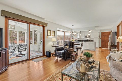 Tiny photo for 570 Violet Lane, Batavia, IL 60510 (MLS # 12585429)