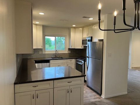 Tiny photo for 1715 Lakecliffe Drive #B, Wheaton, IL 60189 (MLS # 12634722)