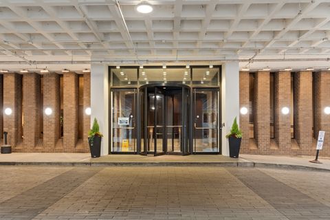 Tiny photo for 6033 N Sheridan Road #7C, Chicago, IL 60660 (MLS # 12489897)