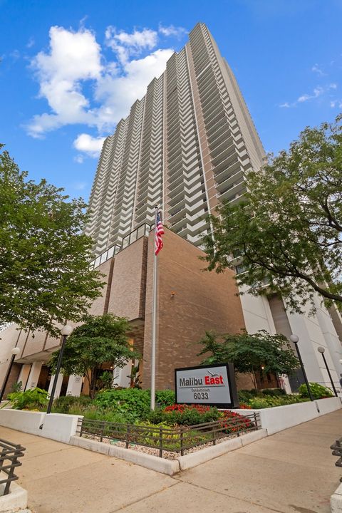 Photo of 6033 N Sheridan Road #7C, Chicago, IL 60660 (MLS # 12489897)