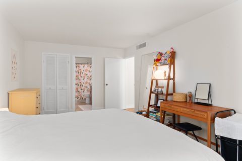 Tiny photo for 6033 N Sheridan Road #7C, Chicago, IL 60660 (MLS # 12489897)