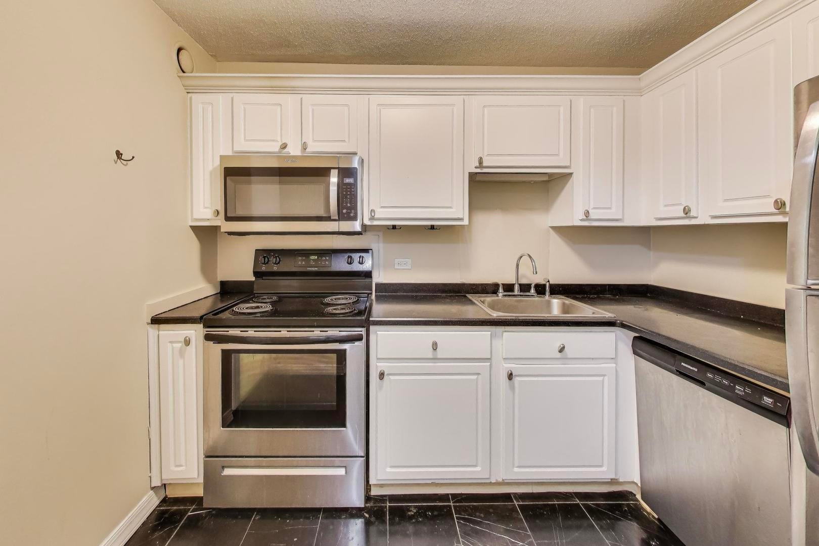 10 E ONTARIO Street 1110