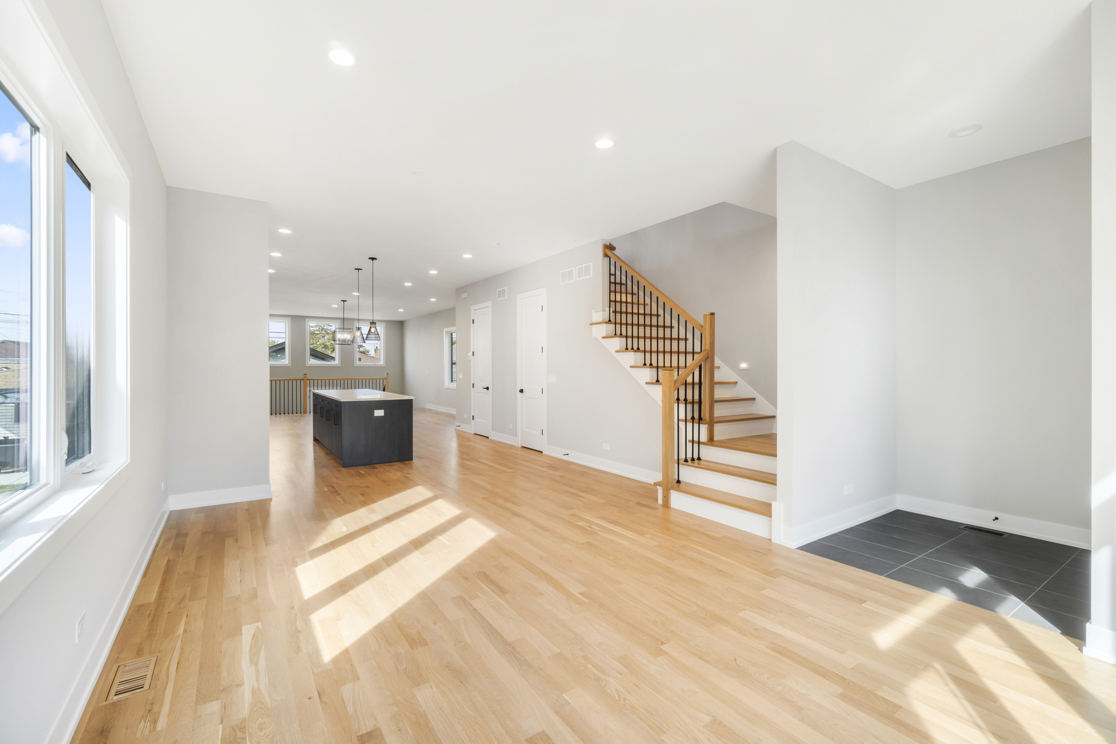 6016 S MAYFIELD Avenue