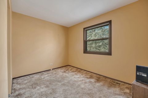 Tiny photo for 4149 W Oglesby Avenue, Gurnee, IL 60031 (MLS # 12536912)