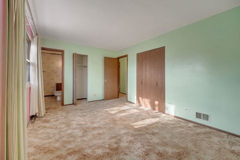 Tiny photo for 4149 W Oglesby Avenue, Gurnee, IL 60031 (MLS # 12536912)