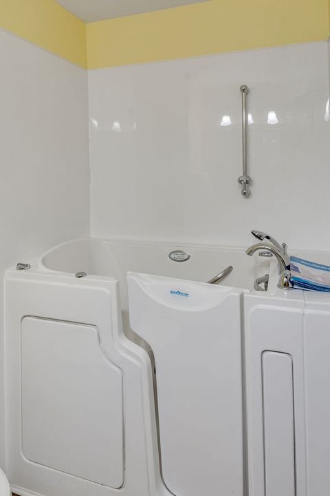 Tiny photo for 4149 W Oglesby Avenue, Gurnee, IL 60031 (MLS # 12536912)