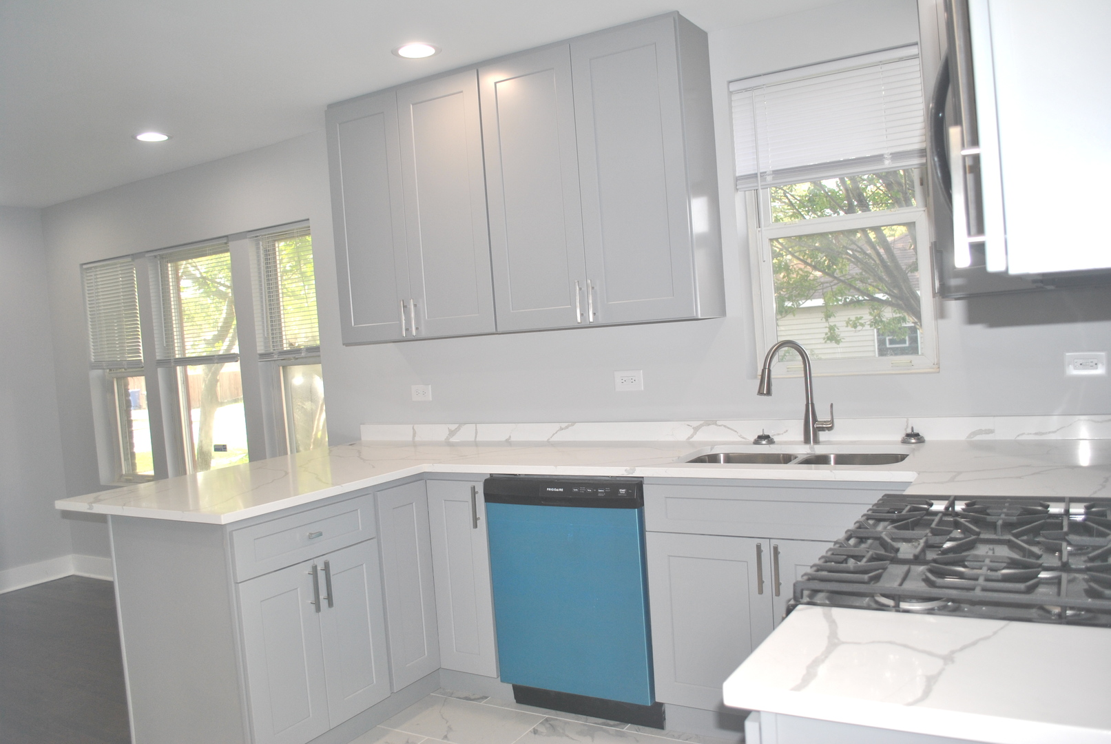 10052 S Green Street