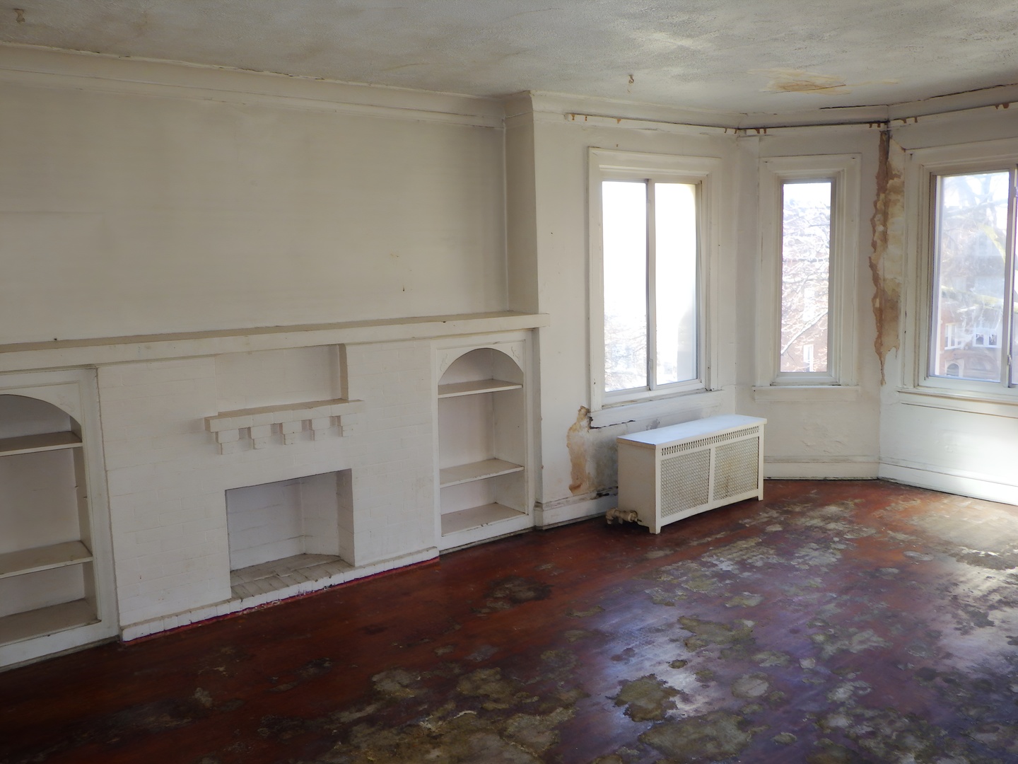 8223 S Ingleside Avenue