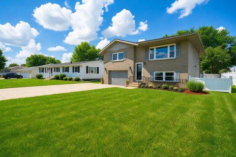 Photo of 2613 Cherie Lane, Ottawa, IL 61350 (MLS # 12579845)
