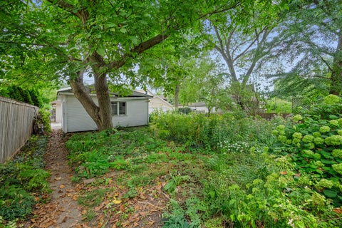 Tiny photo for 620 Clinton Avenue, Oak Park, IL 60304 (MLS # 12724645)