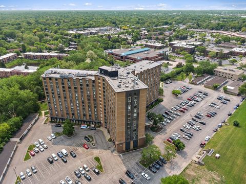 Tiny photo for 1 Renaissance Place #3PH, Palatine, IL 60067 (MLS # 12521553)