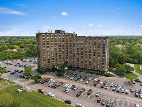 Tiny photo for 1 Renaissance Place #3PH, Palatine, IL 60067 (MLS # 12521553)