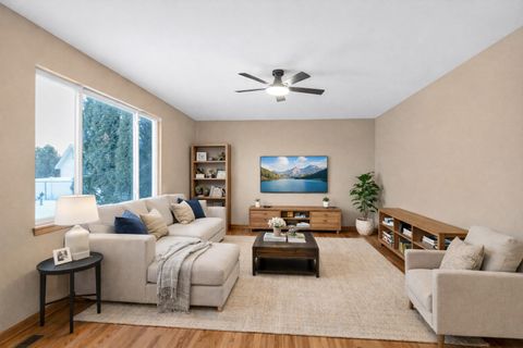 Tiny photo for 15 S Conway Court, South Elgin, IL 60177 (MLS # 12557293)