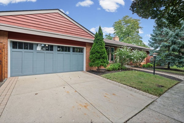 9400 KILBOURN AVE, SKOKIE, IL 60076 - Image a07e49e8f40f4febda162dd97712eb72/1646216149