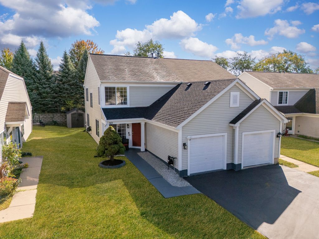 Photo for 10 Ronan Court, Lake In The Hills, IL 60156 (MLS # 12471293)