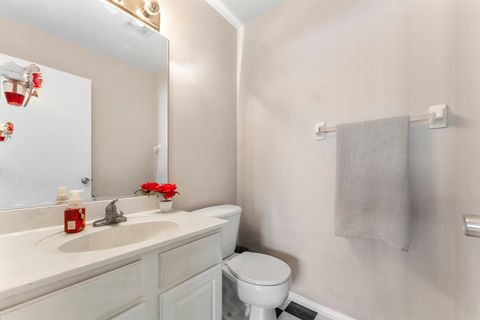 Tiny photo for 10 Ronan Court, Lake In The Hills, IL 60156 (MLS # 12471293)