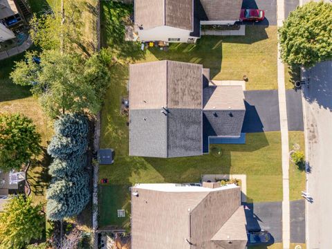 Tiny photo for 10 Ronan Court, Lake In The Hills, IL 60156 (MLS # 12471293)