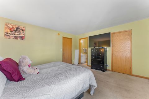 Tiny photo for 10 Ronan Court, Lake In The Hills, IL 60156 (MLS # 12471293)