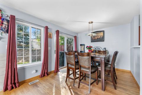 Tiny photo for 10 Ronan Court, Lake In The Hills, IL 60156 (MLS # 12471293)