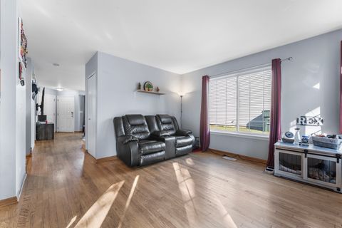 Tiny photo for 10 Ronan Court, Lake In The Hills, IL 60156 (MLS # 12471293)