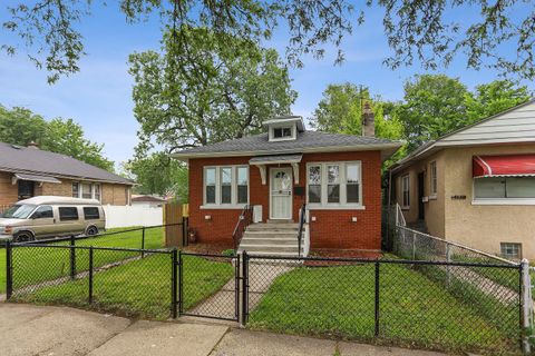 8235 S Woodlawn Avenue Chicago IL 60619