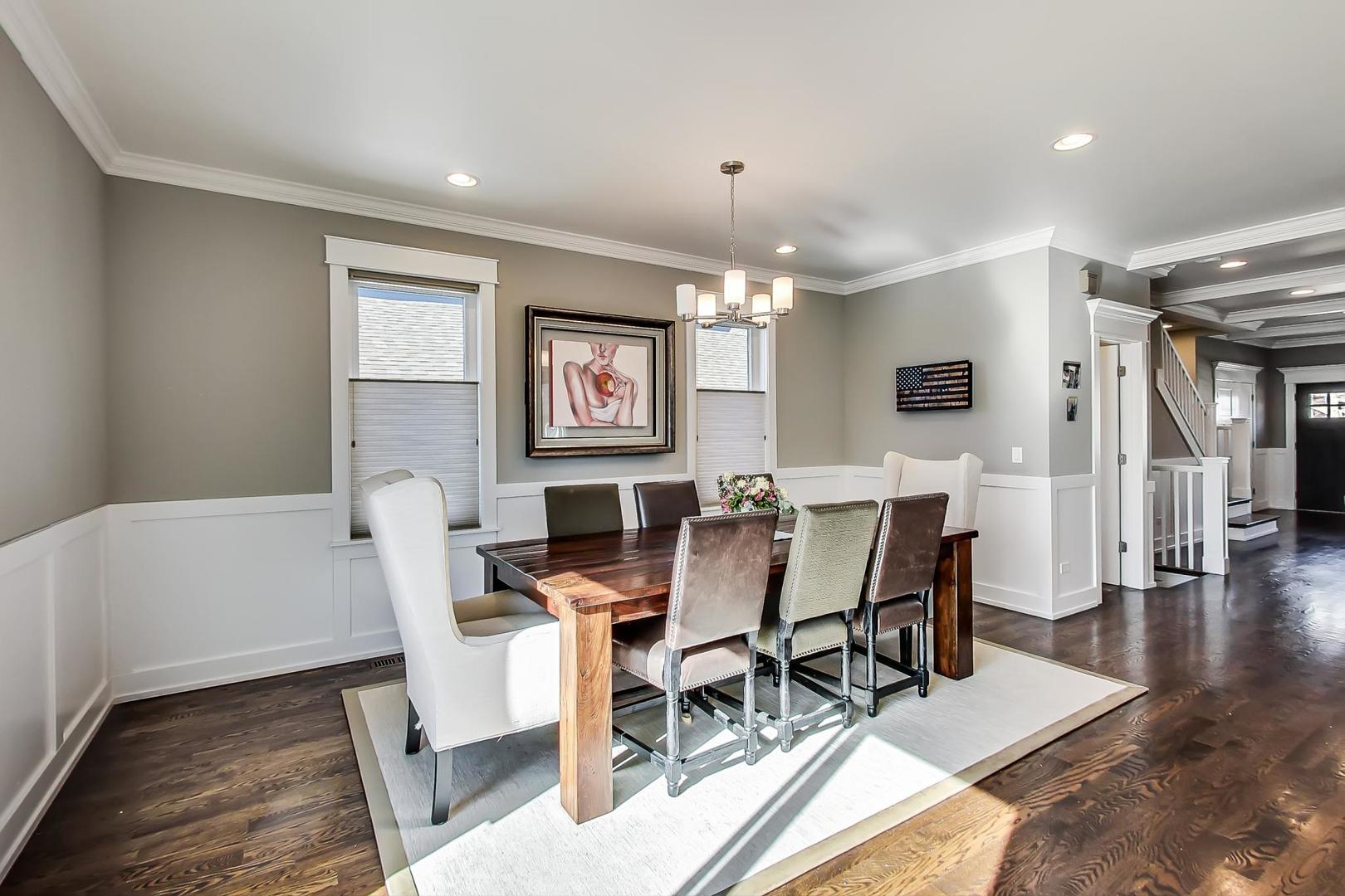 6555 N Oxford Avenue