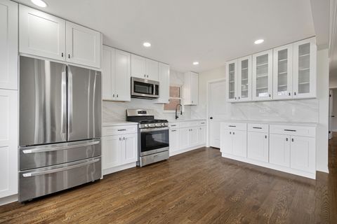 Tiny photo for 7727 New England Avenue, Burbank, IL 60459 (MLS # 12616521)